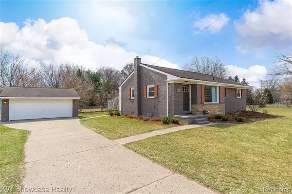 Livonia, MI 48150,34745 PINETREE ST
