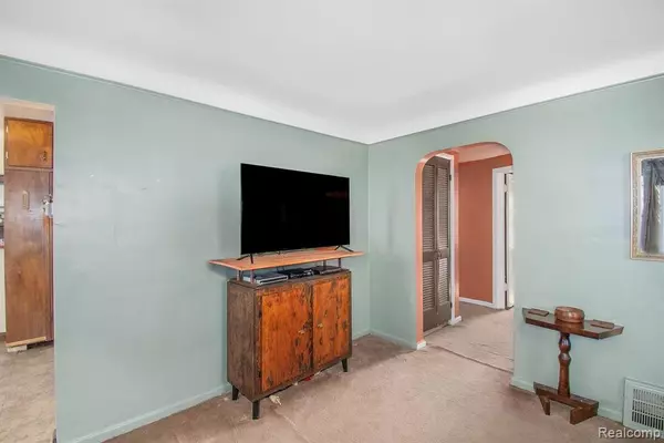 Harper Woods, MI 48225,19014 ELKHART Street