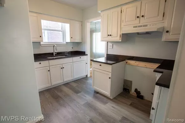Eastpointe, MI 48021,15712 COUZENS Avenue