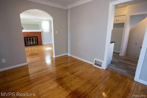 Eastpointe, MI 48021,15712 COUZENS Avenue