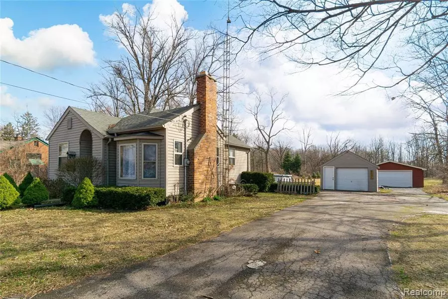 4377 FENTON Road, Burton, MI 48529