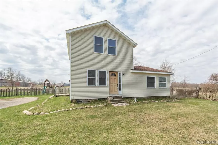 5465 N LAKE Road, Columbiaville, MI 48421