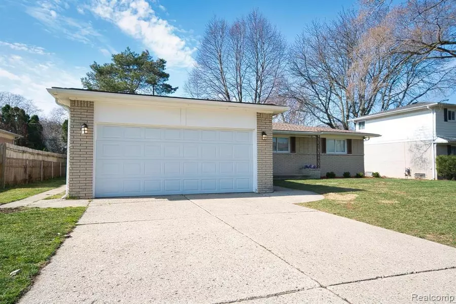 25665 GRAND CONCOURSE Street, Southfield, MI 48075