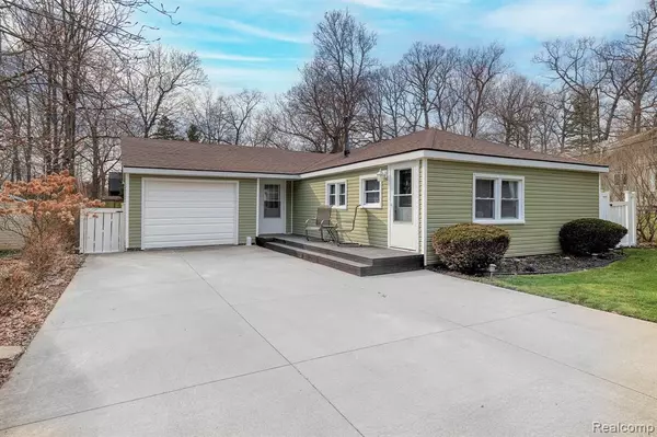 1048 BEACH Drive, Lake Orion, MI