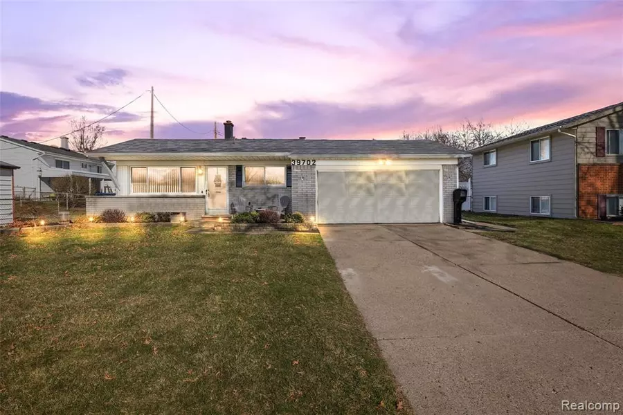 39702 PARKLAWN Drive, Sterling Heights, MI 48313