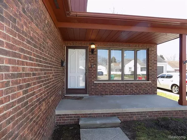 Eastpointe, MI 48021,15814 DEERFIELD Avenue