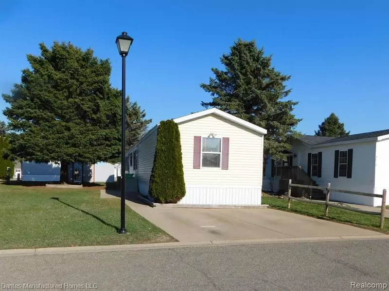 5417 Baronne Street, White Lake, MI 48383