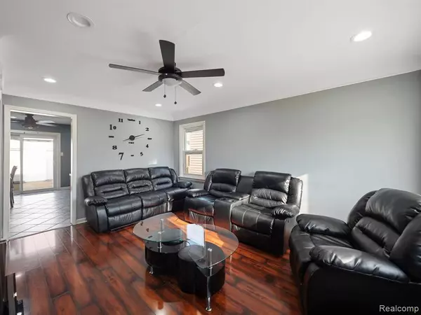 Madison Heights, MI 48071,26113 DARTMOUTH Street