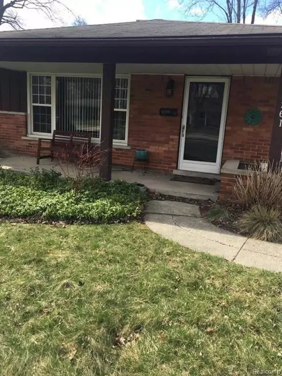 28261 Red Leaf Ln, Southfield, MI 48076