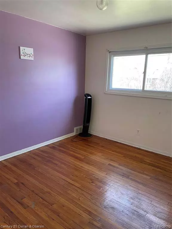 Dearborn Heights, MI 48127,6600 SHADOWLAWN Street