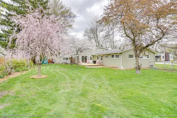 Grand Blanc, MI 48507,2395 LINCOLN MANOR Drive