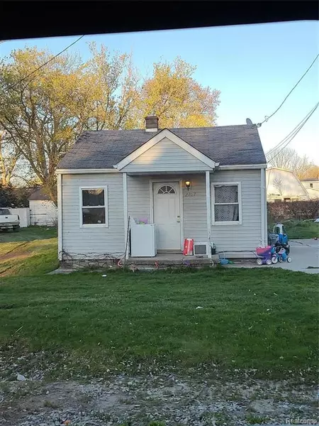 2107 HARWINE Street, Flint, MI 48532