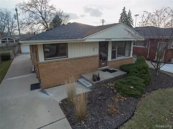 Harper Woods, MI 48225,19636 COUNTRY CLUB Drive