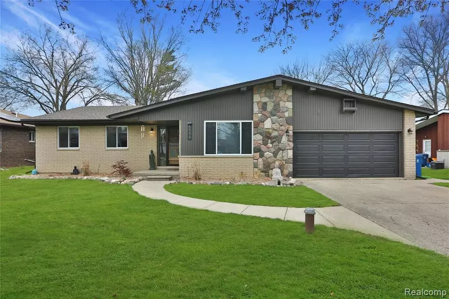 6539 ELLINWOOD DR, White Lake, MI 48383