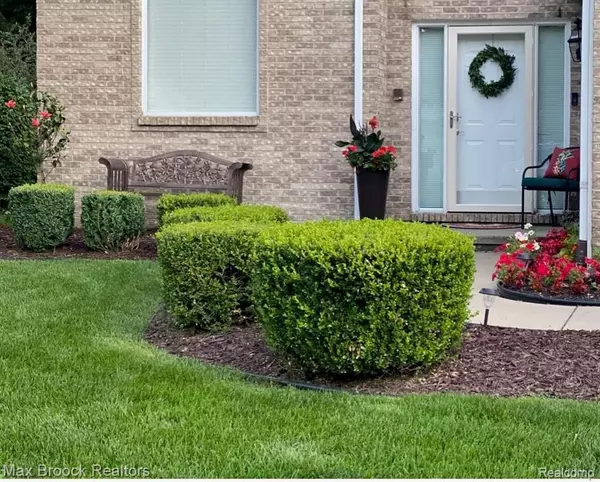 Southfield, MI 48075,21775 ROSE HOLLOW Drive