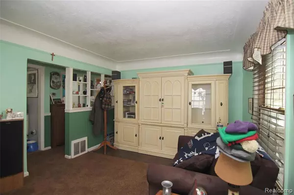 Dearborn Heights, MI 48125,26525 PENNIE Street