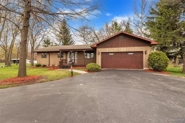 1200 OAKVILLE WALTZ Road, New Boston, MI 48164