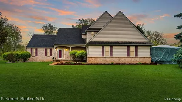 57931 Apple Lane, New Hudson, MI 48165