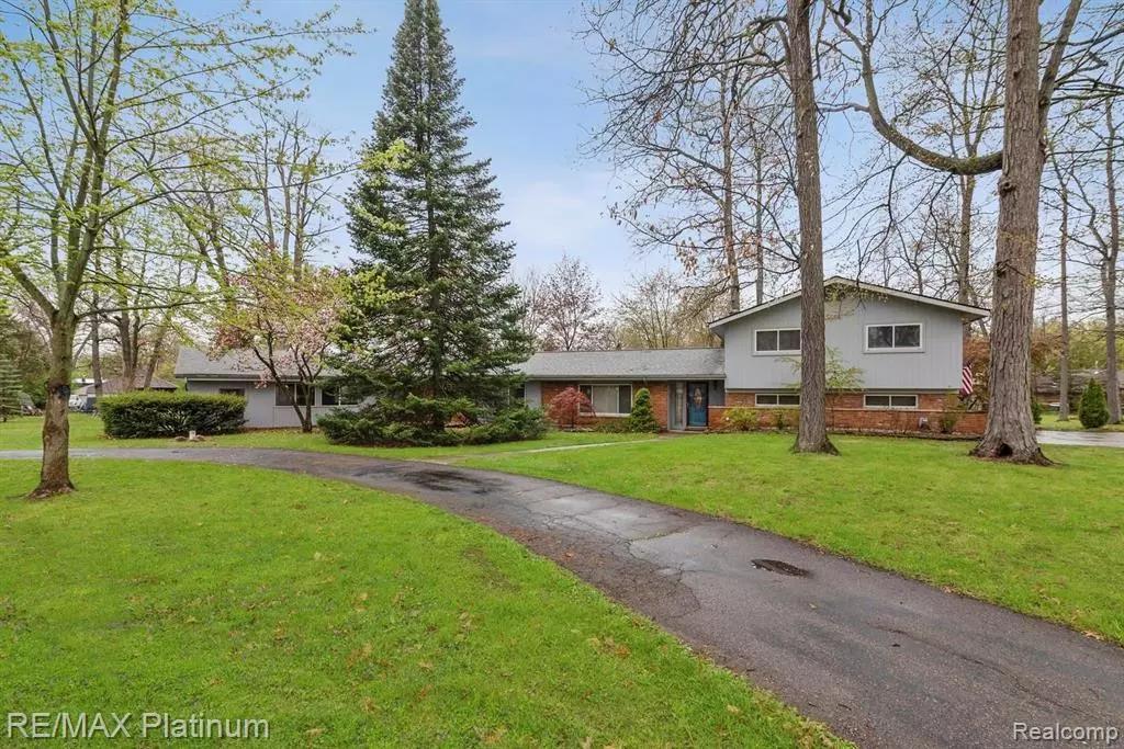 Howell, MI 48843,1177 JAMES R Street