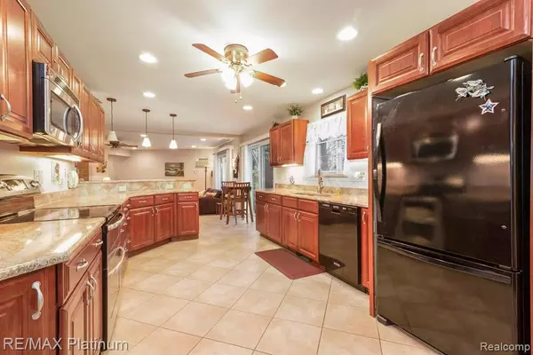 Howell, MI 48843,1177 JAMES R Street