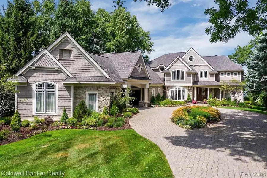 550 Gallogly Road, Lake Angelus, MI 48326