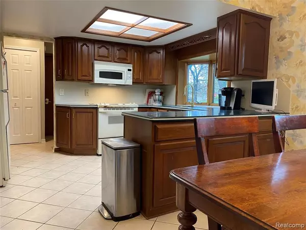 Riverview, MI 48193,20478 COACHWOOD Circle