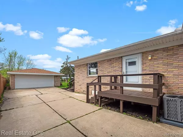 Saint Clair Shores, MI 48081,22614 LANSE Street