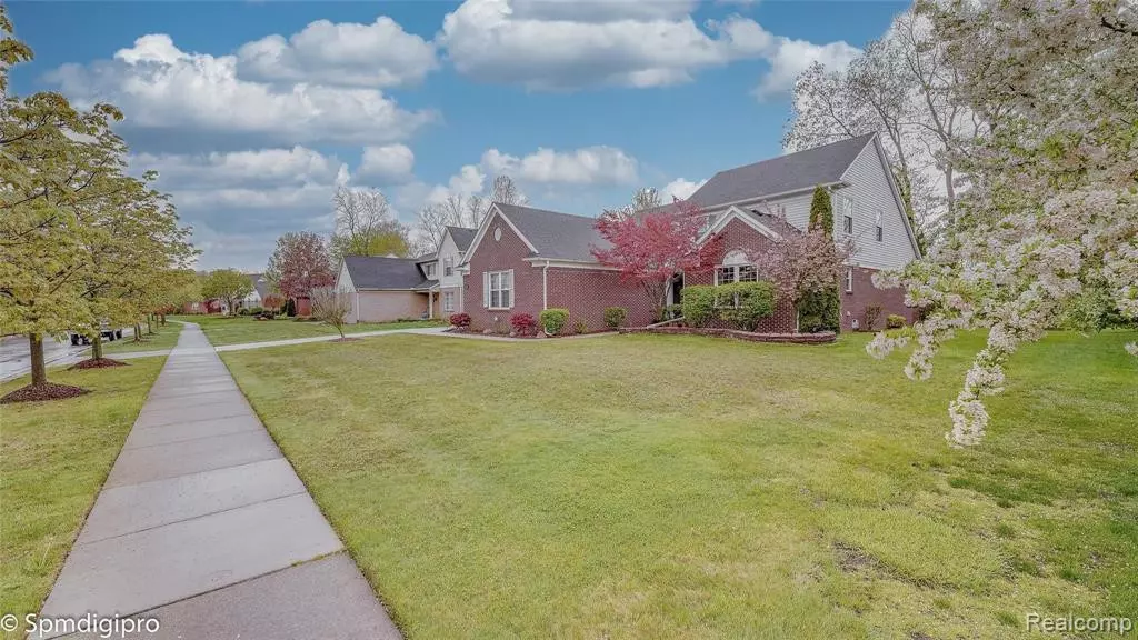 1924 WOODBINE Drive, Canton, MI 48188