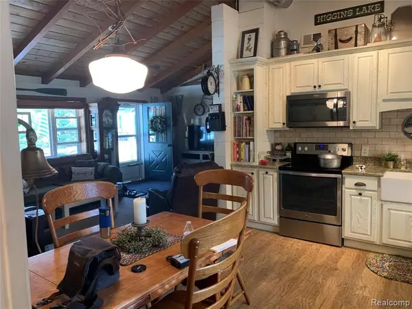 Roscommon, MI 48653,100 HEMLOCK Road