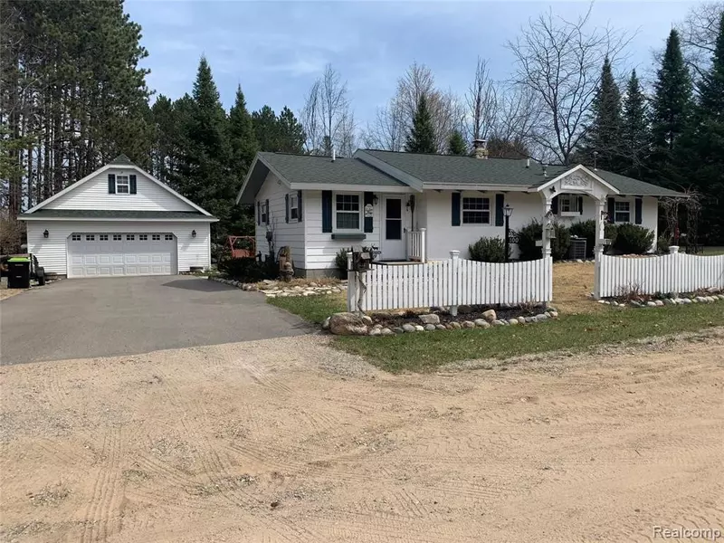 100 HEMLOCK Road, Roscommon, MI 48653