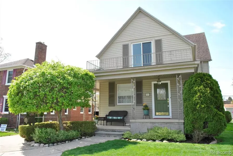 41 VERNIER RD, Grosse Pointe Shores, MI 48236