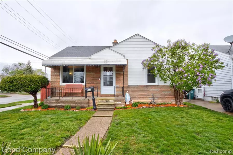 905 E SHEVLIN Avenue, Hazel Park, MI 48030