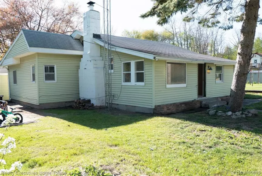 7961 LAKESHORE Road, Burtchville, MI 48059