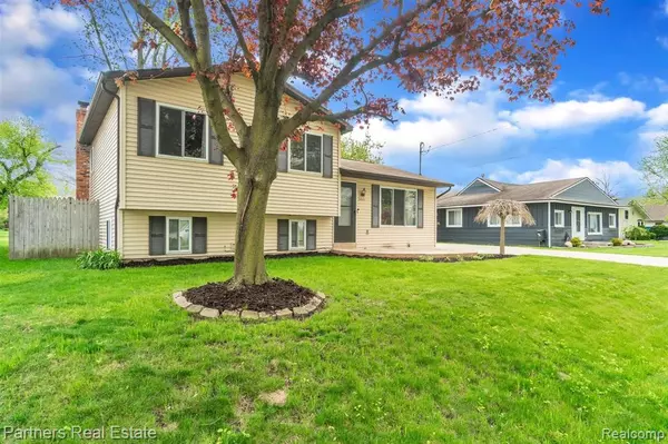 Fenton, MI 48430,2465 Ruth Drive