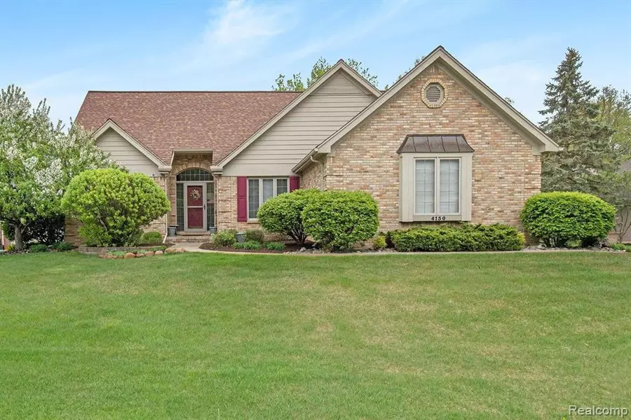 4130 LAKE STISON Drive, White Lake, MI 48383