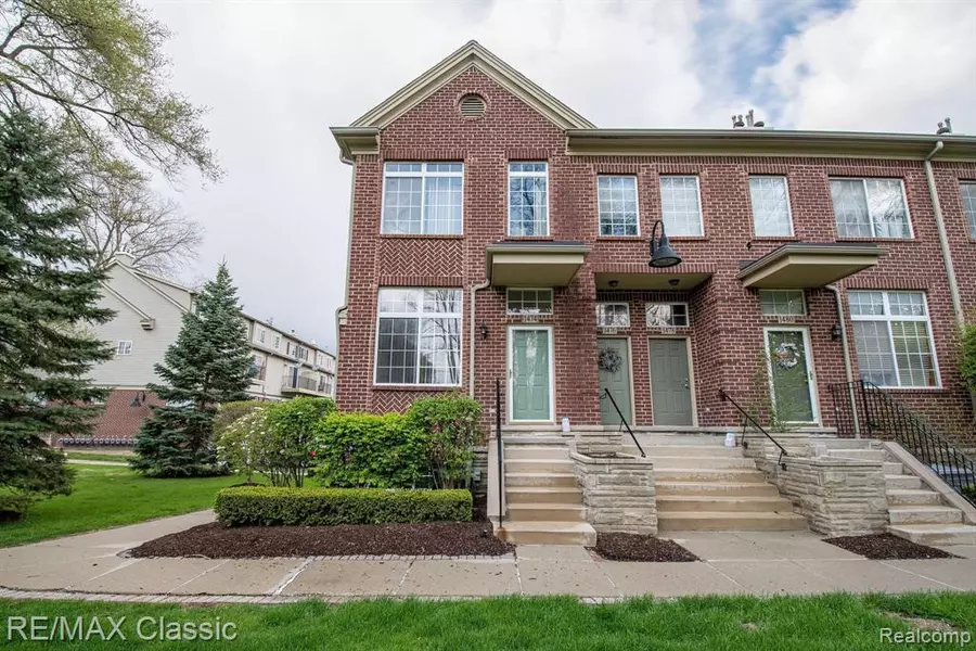 1474 CRIMSON Way, Walled Lake, MI 48390