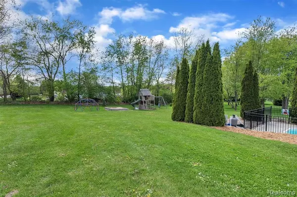 Howell, MI 48843,7814 SUMMER BREEZE Trail