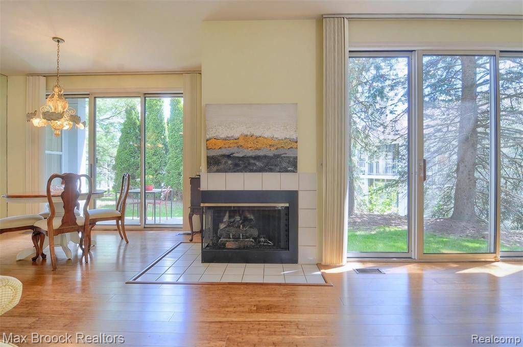Bloomfield Hills, MI 48304,1902 EAGLE POINTE