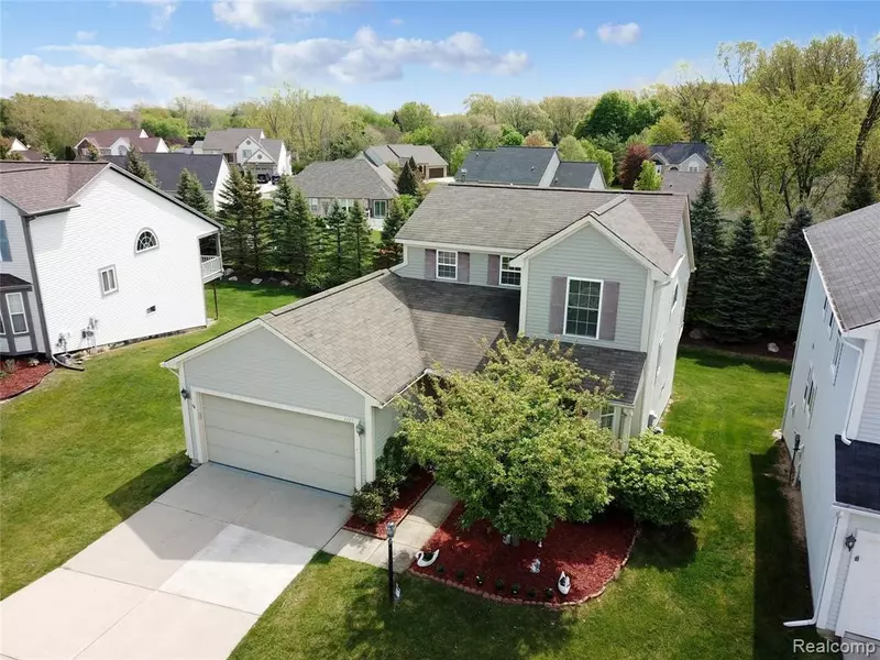5177 SANDALWOOD Circle, Grand Blanc, MI 48439
