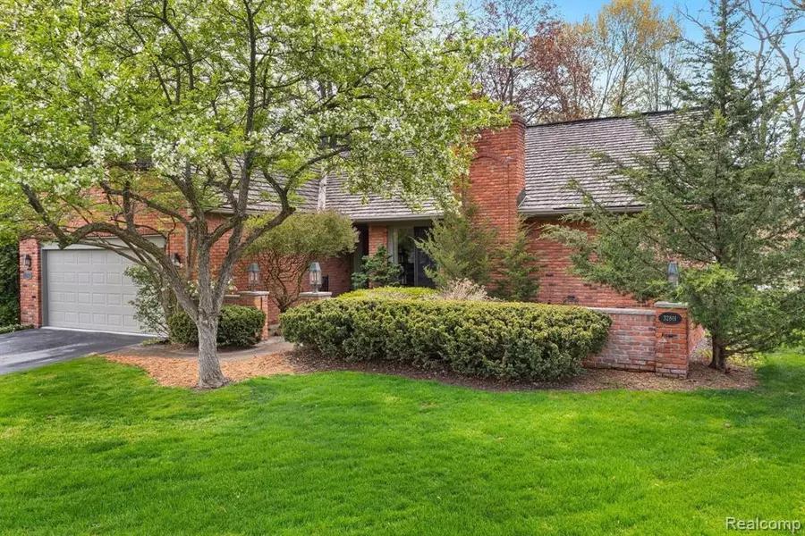 32801 OUTLAND TRAIL, Bingham Farms, MI 48025