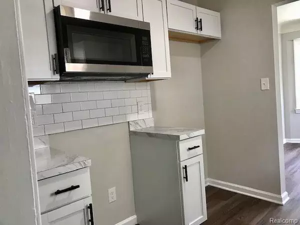 Harper Woods, MI 48225,19928 KENOSHA Street