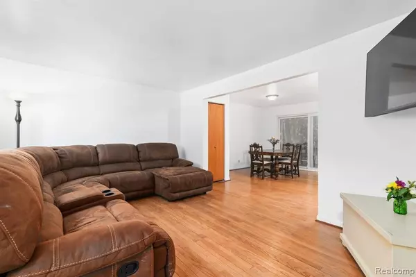 Grosse Pointe Woods, MI 48236,1351 ANITA Avenue