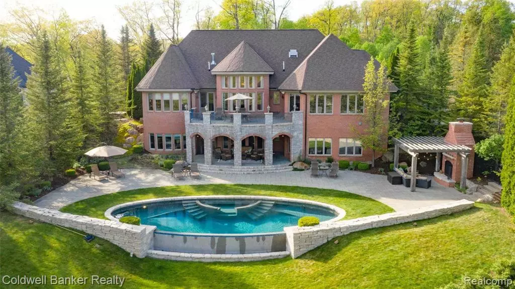 5009 Forest Valley Drive, Clarkston, MI 48348