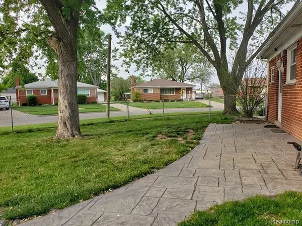 Dearborn Heights, MI 48127,26011 KEITH Street
