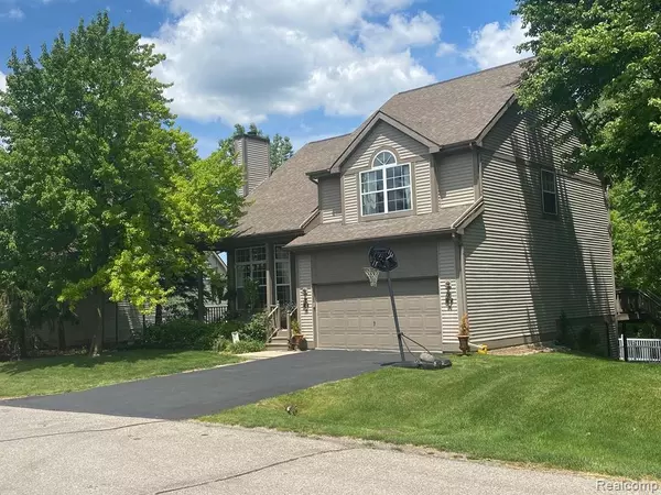 128 LAKESHORE, Howell, MI 48843