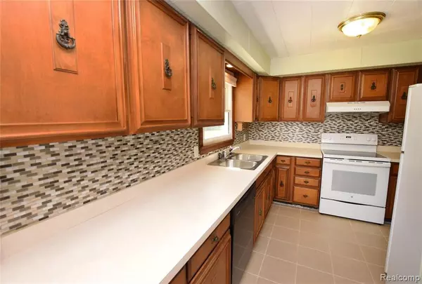 Grand Blanc, MI 48439,11711 SCHRAM Street
