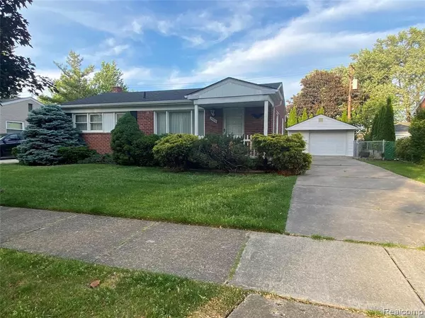 Saint Clair Shores, MI 48082,29830 MANHATTAN Street