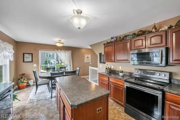 Howell, MI 48843,1212 YORK Avenue