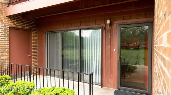 23777 S VILLAGE HOUSE DR APT 5A, Southfield, MI 48033