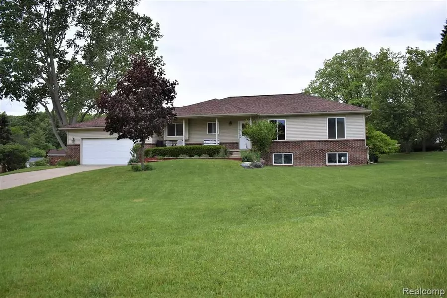 9371 CLIFFSIDE Court, White Lake, MI